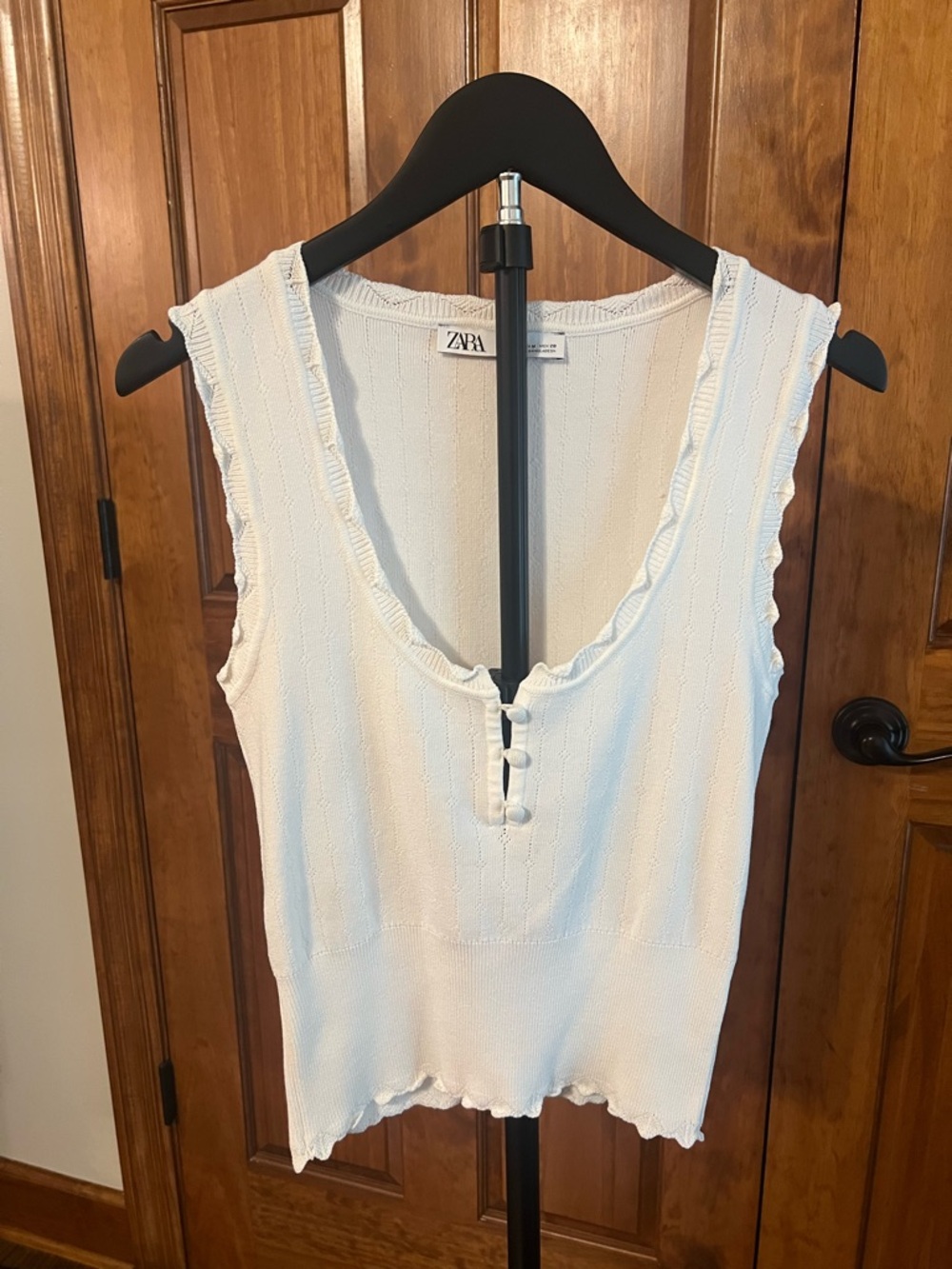 Zara White Sleeveless Knit V-Neck Top